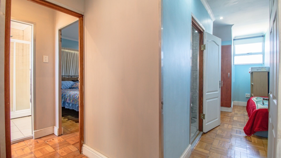 6 Bedroom Property for Sale in Van Ryneveld Western Cape